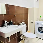 Hugo Apartment *
