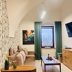 Hugo Apartment